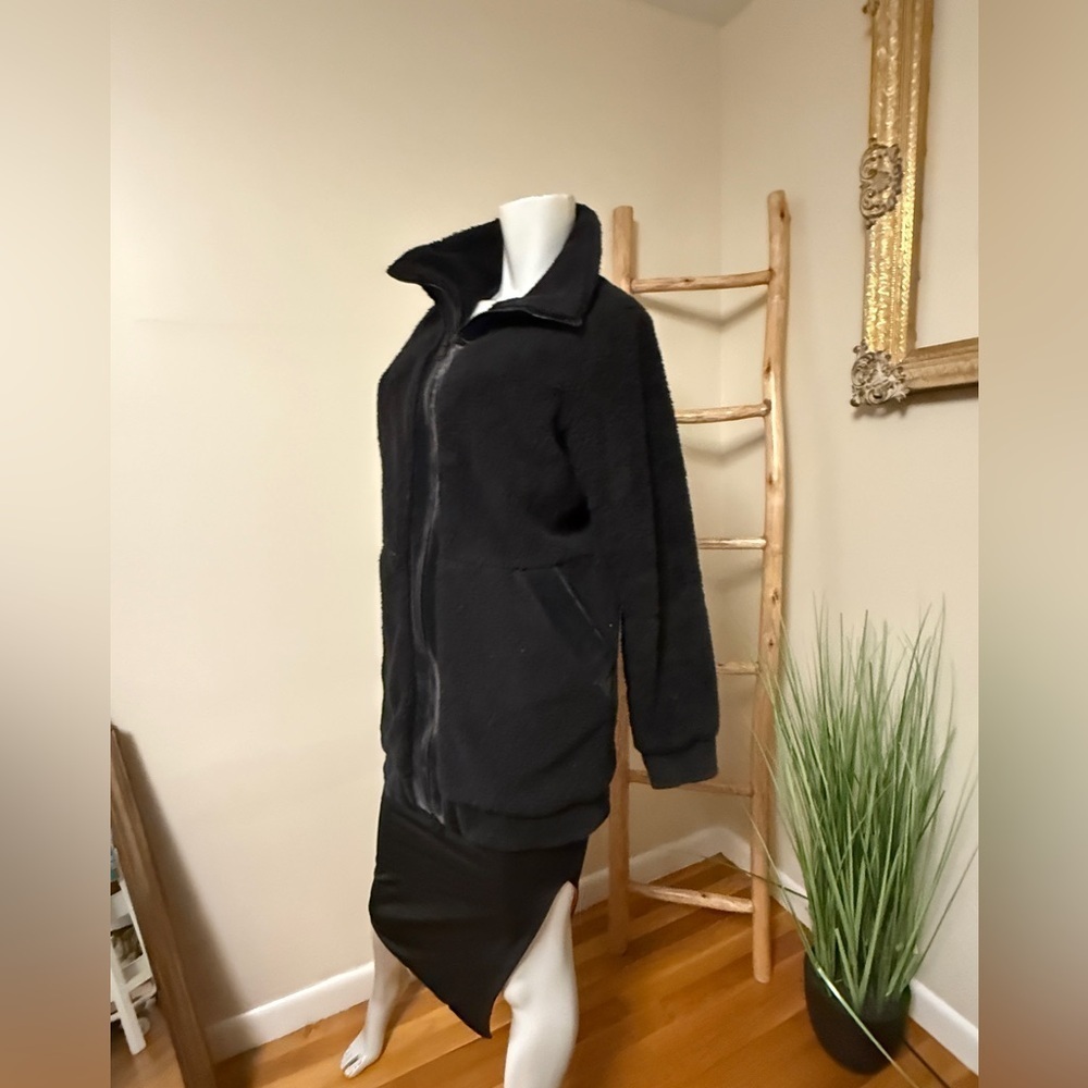 Athleta Tugga Coat Sherpa Fleece Jacket Black Size MP Oversized Long Cozy - Picture 7 of 13